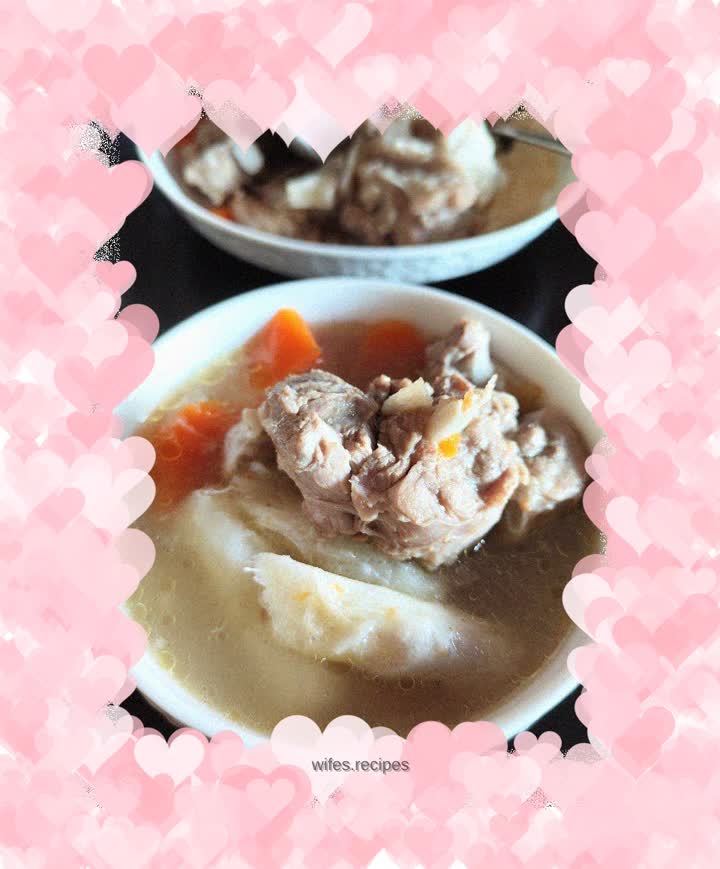 Huaishan carrots and big bones stewed