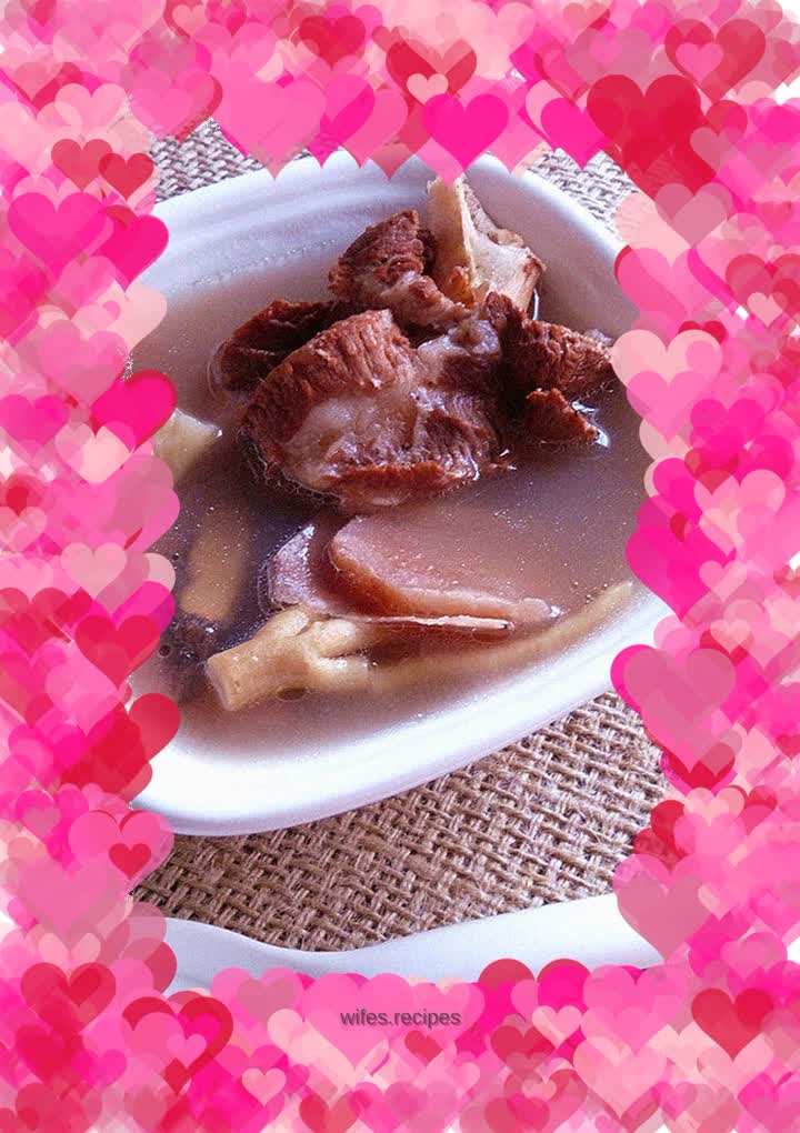 Poria and pork bone soup