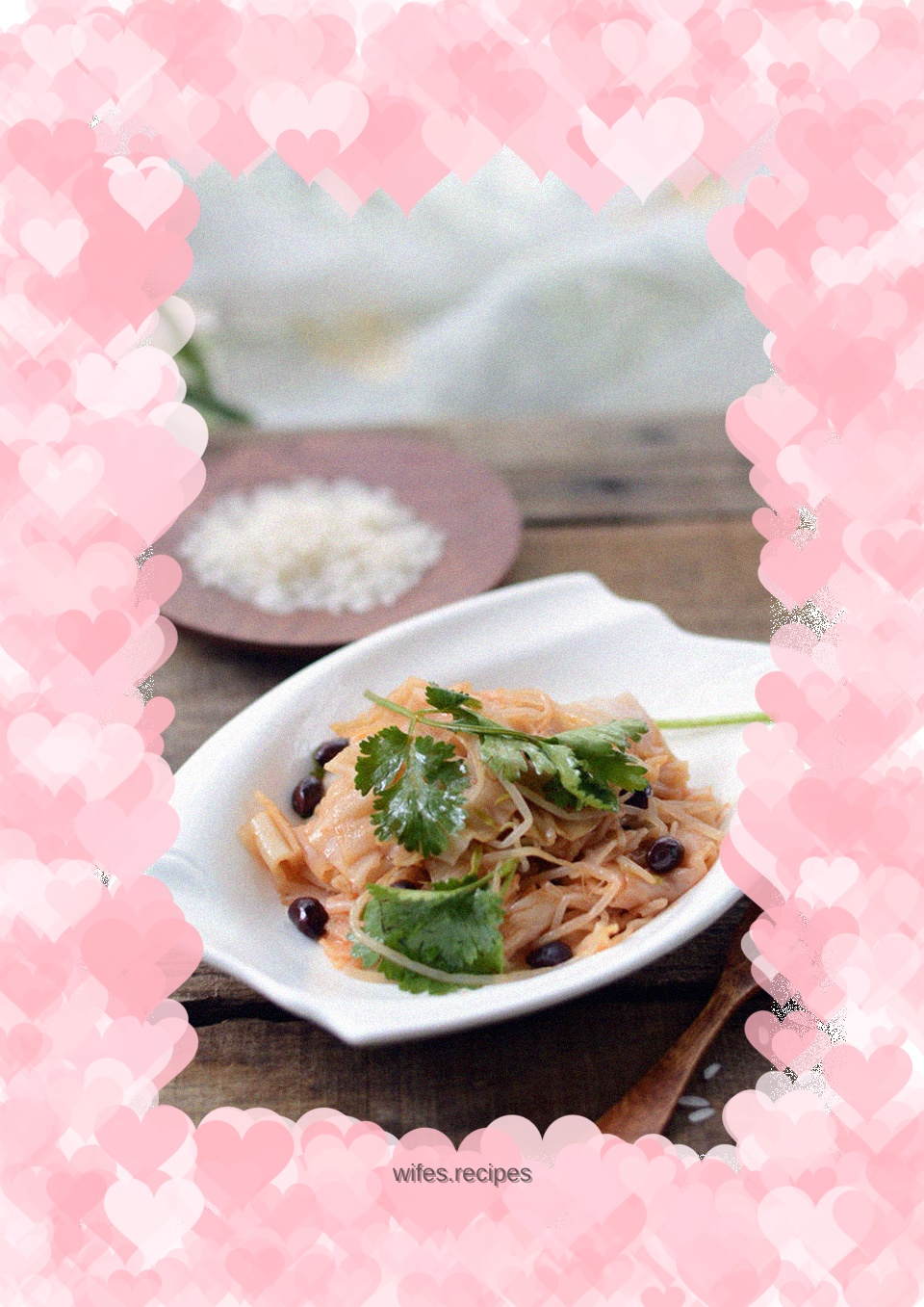 Snacks can also be very simple---tomato juice mixed with vermicelli