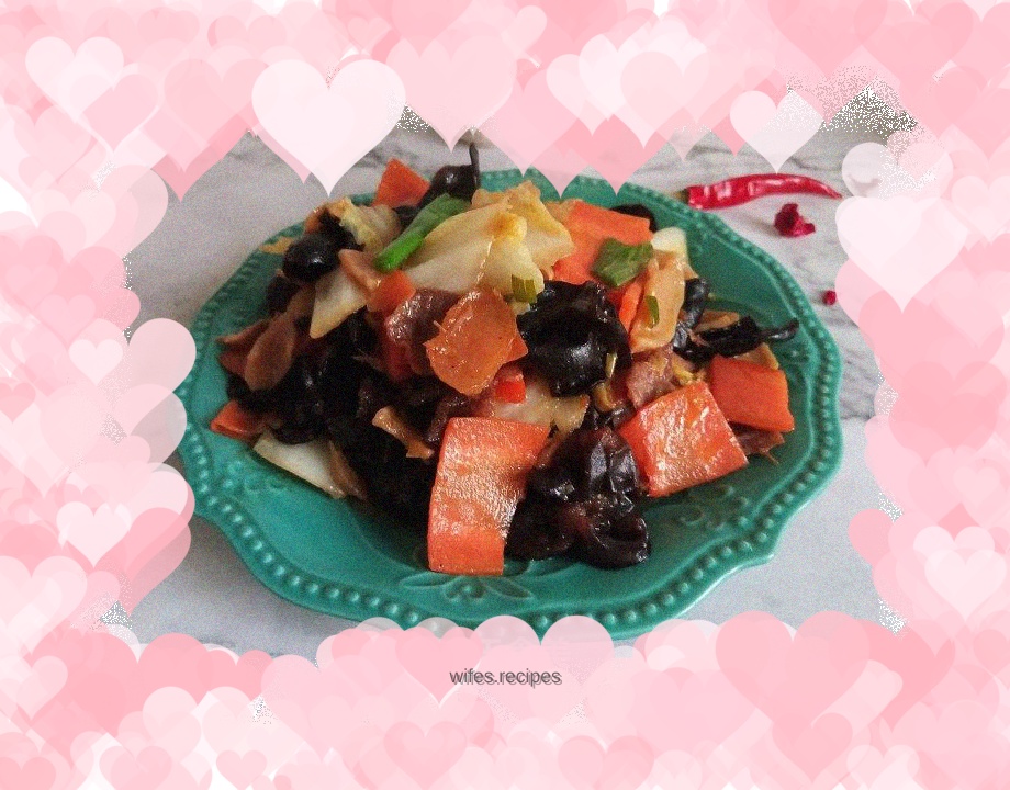 Stir-fried dried potatoes with cabbage and fungus