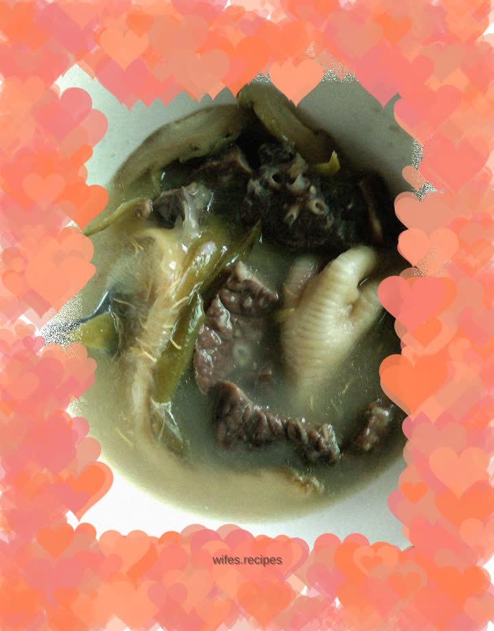 Pork Lungs, Chicken Feet and Braised Overlord Flowers