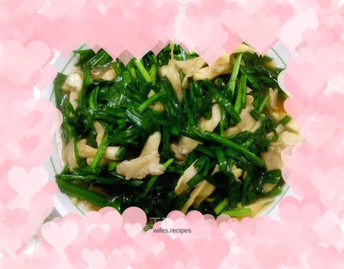 Stir-fried oyster mushrooms with leeks