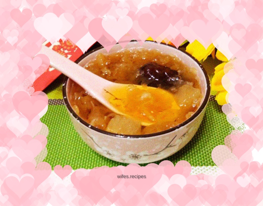 Peach Gum and Tremella Soup