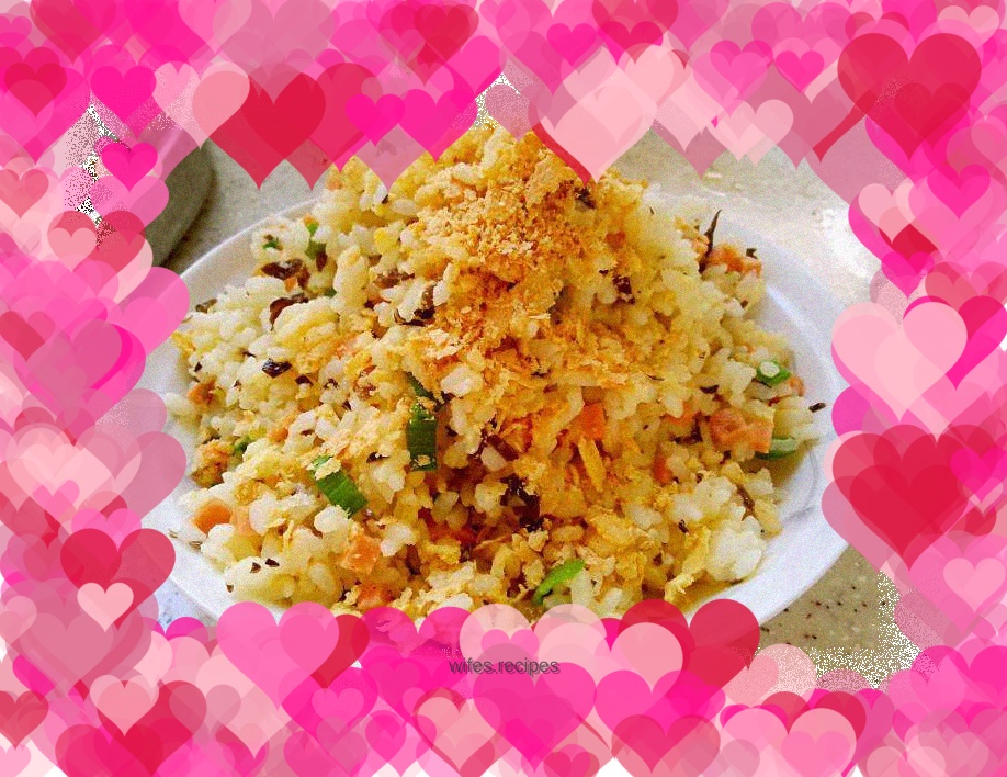 Instant fungus and egg fried rice