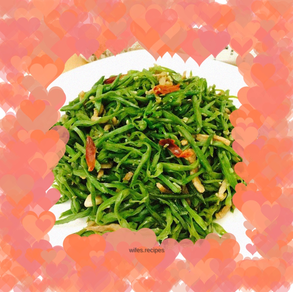 Stir-fried shredded pork with lentils