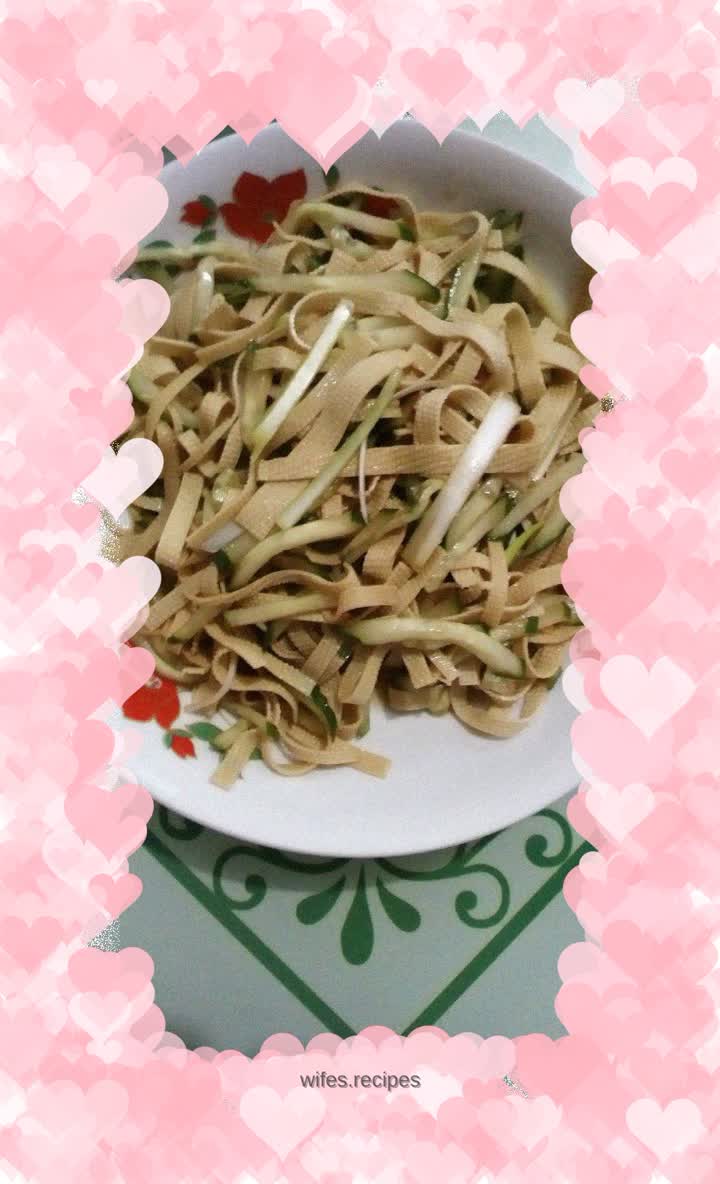 Cold cucumber and bean curd shreds