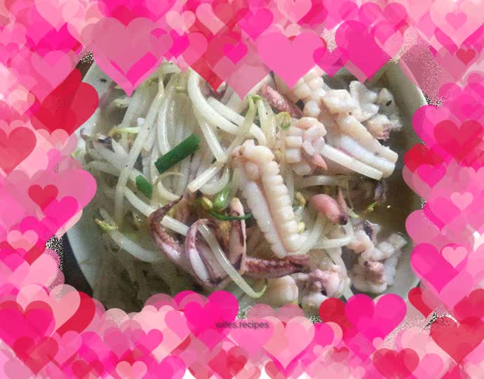 Fried bean sprouts with squid