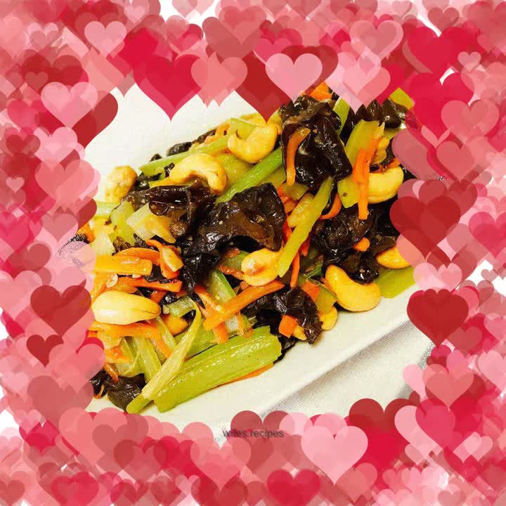 Fried Fungus with Cashew Nuts and Celery