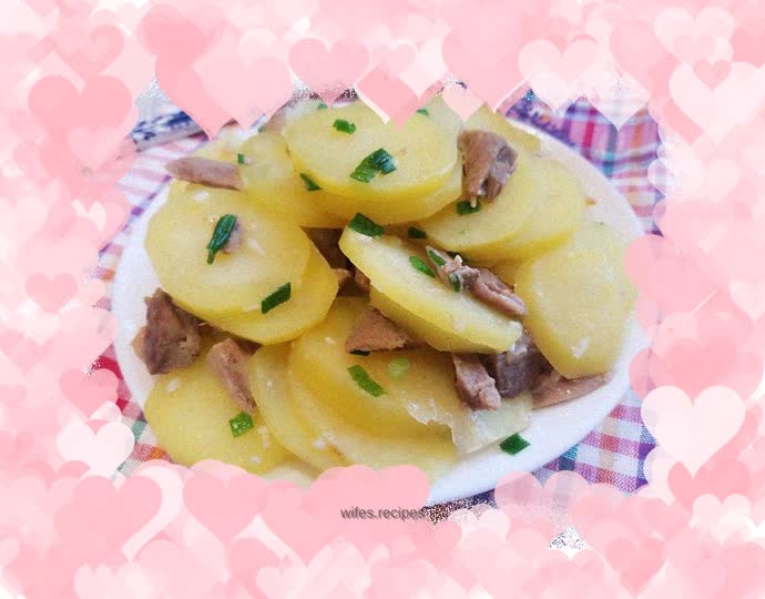 Duck meat and fried potatoes