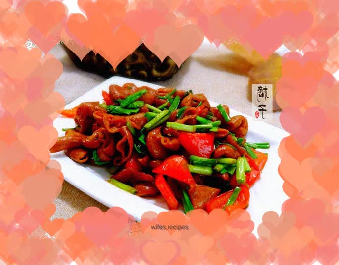 Stir-fried large intestine with green garlic