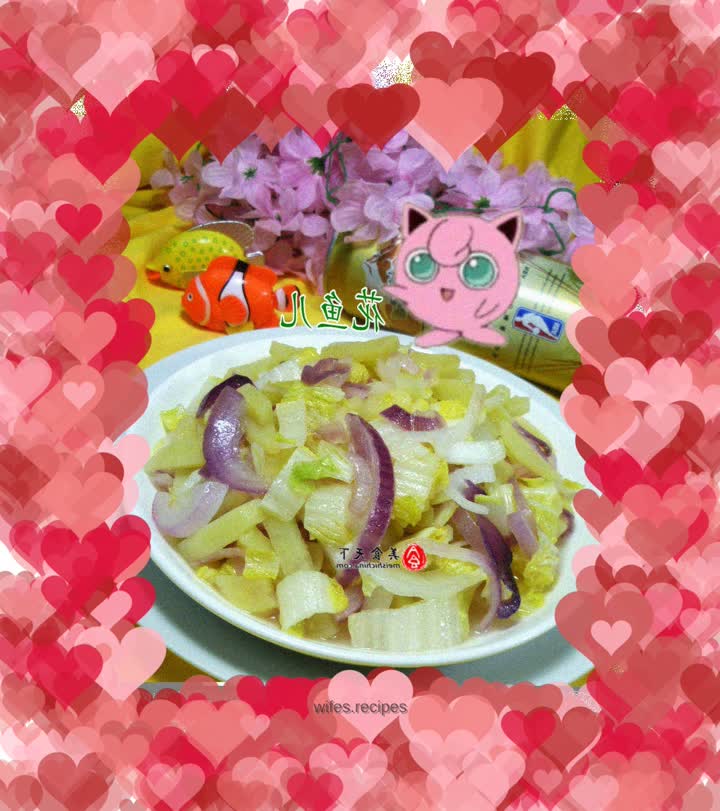 Stir-fried cabbage cores with purple onions and potatoes
