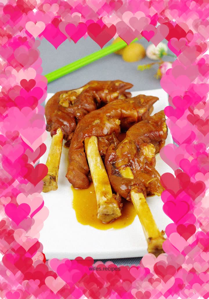 Braised lamb trotters