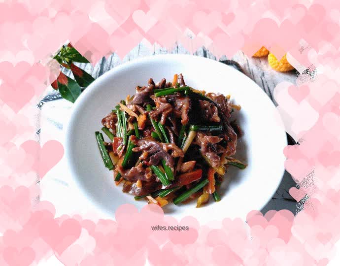 Stir-fried gizzards with chive flowers