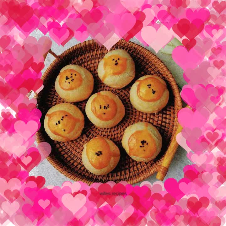 Plum and vegetable minced meat cake