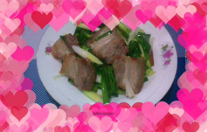Stir-fried bacon with green garlic