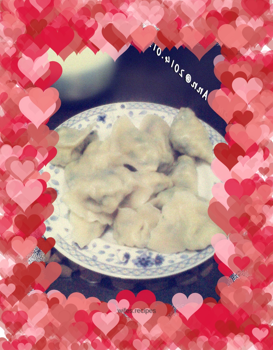 Three-color spinach stuffed dumplings