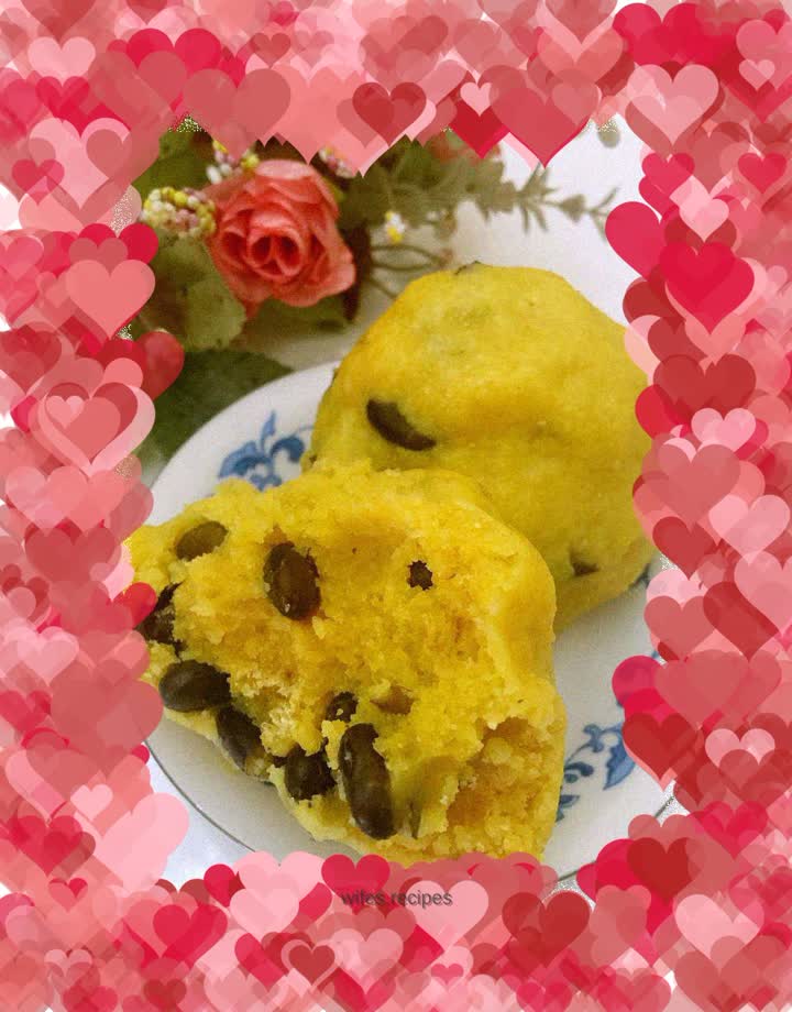 Black bean and dried grape steamed bun