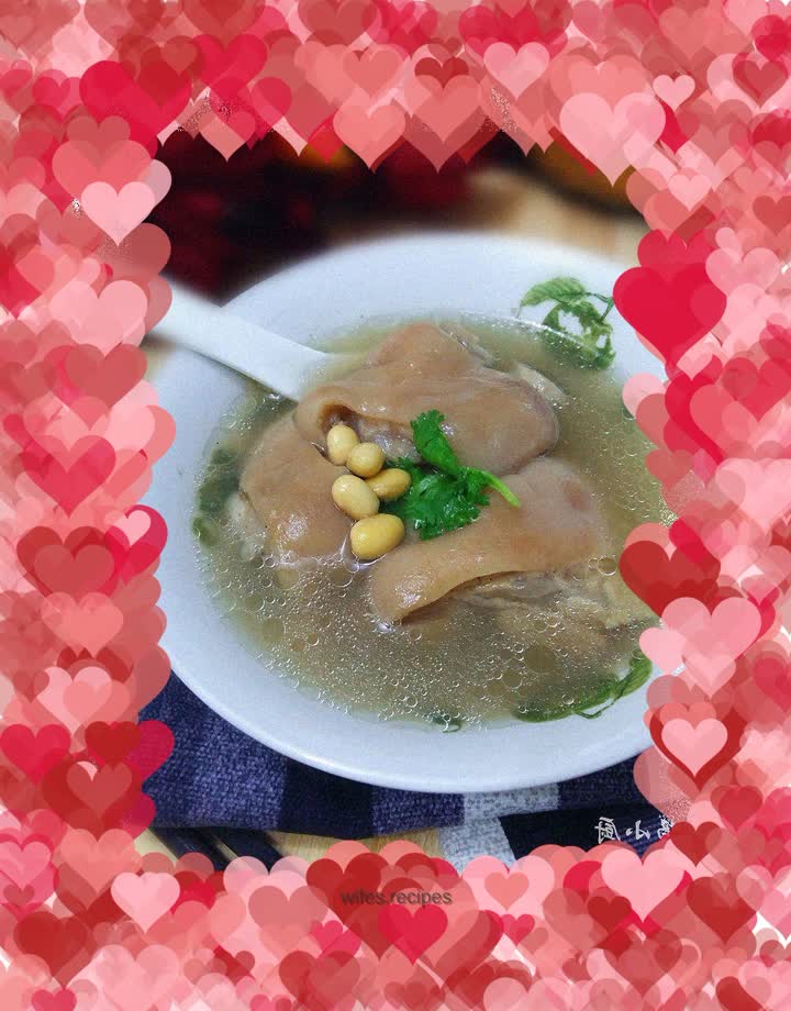 Soybean and pig trotters stew