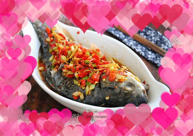 Steamed crucian carp with chopped chili pepper