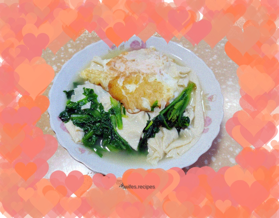 Chrysanthemum omelette and bean curd soup