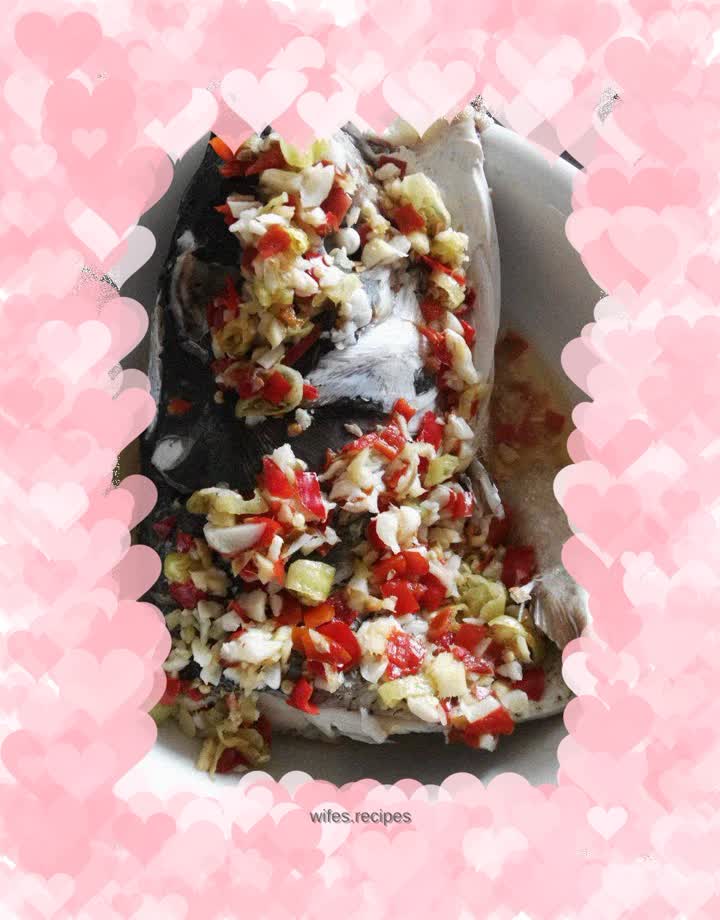 Steamed fish head with chopped pepper