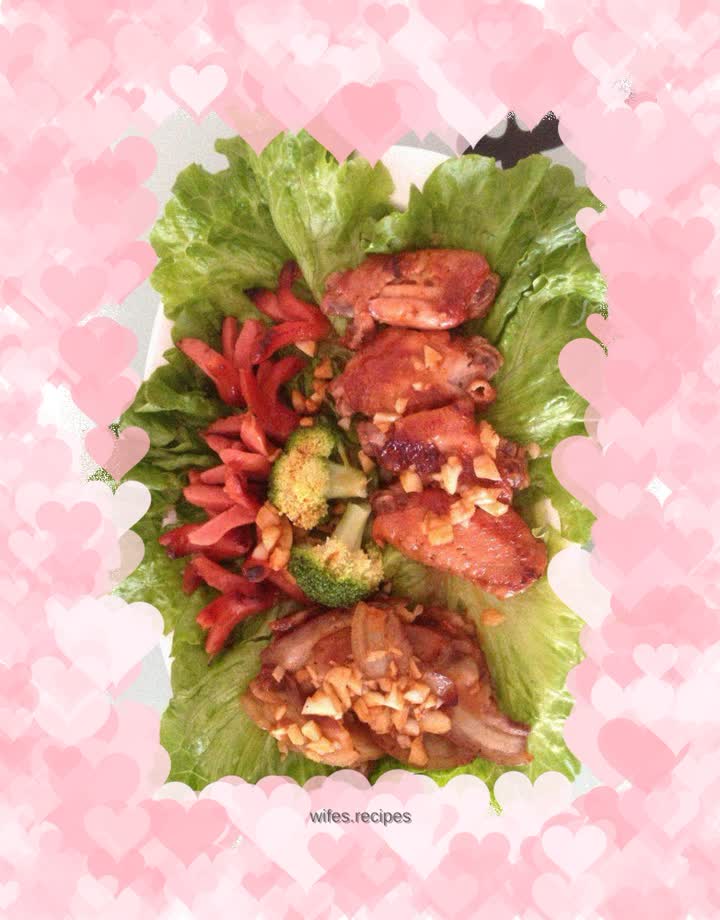 Garlic chicken wings, pork belly and small intestines