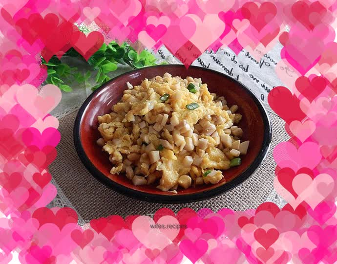 Scrambled eggs with king oyster mushrooms