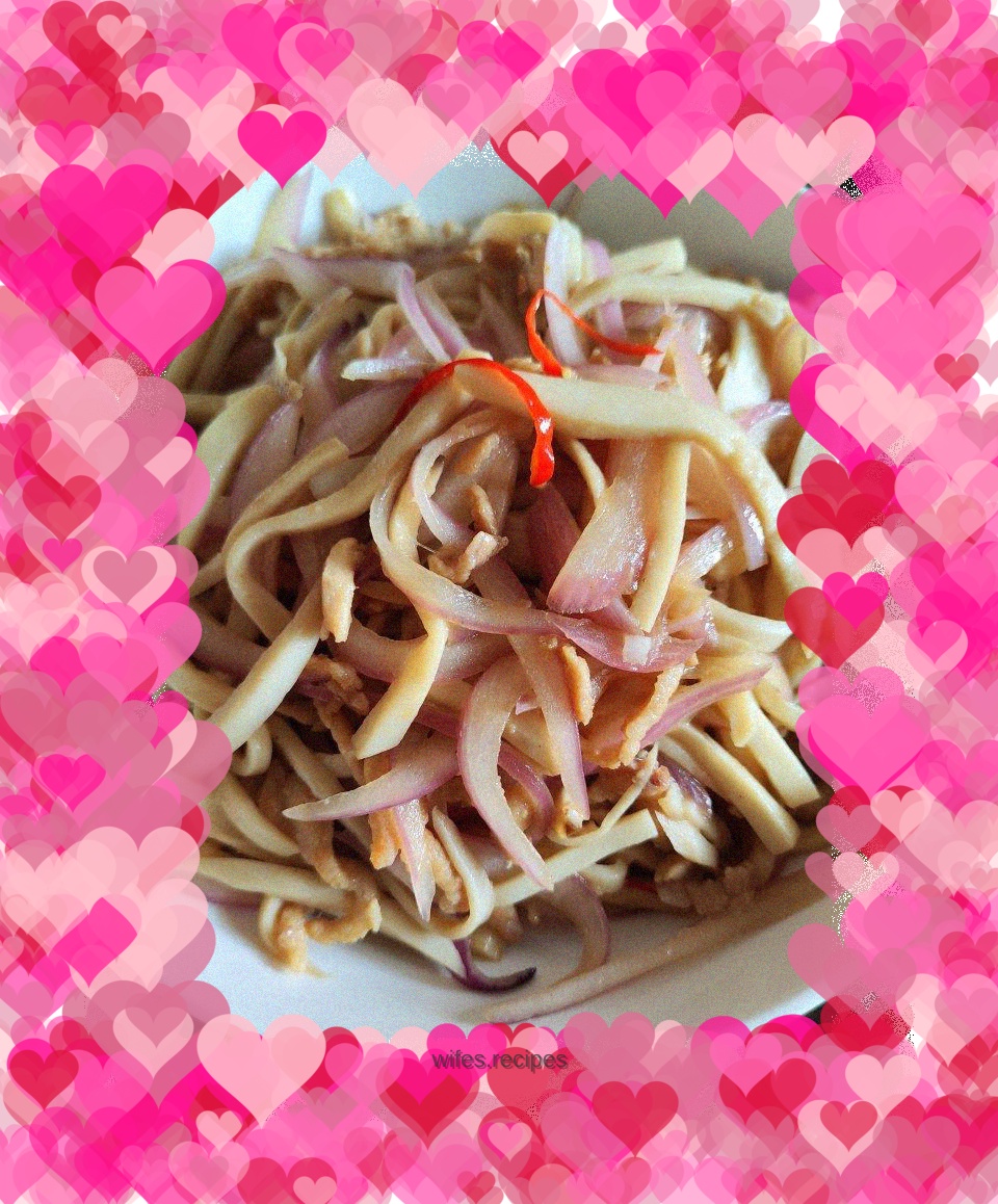 Stir-fried shredded pork with king oyster mushrooms and onions