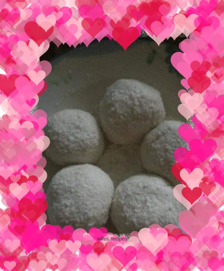 Coconut-flavored glutinous rice cakes