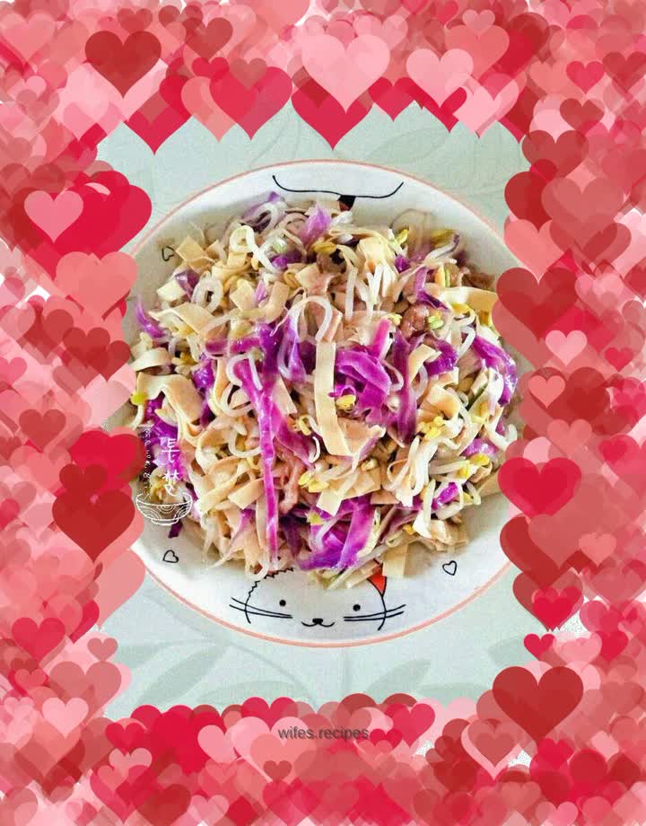 Stir-fried purple cabbage with dried tofu and bean sprouts