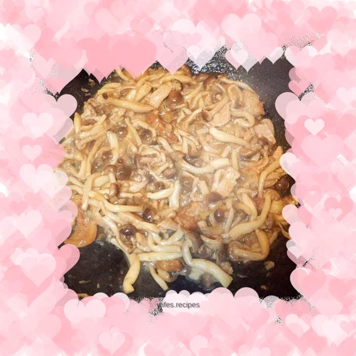 Stir-fried meat with crab flavored mushrooms