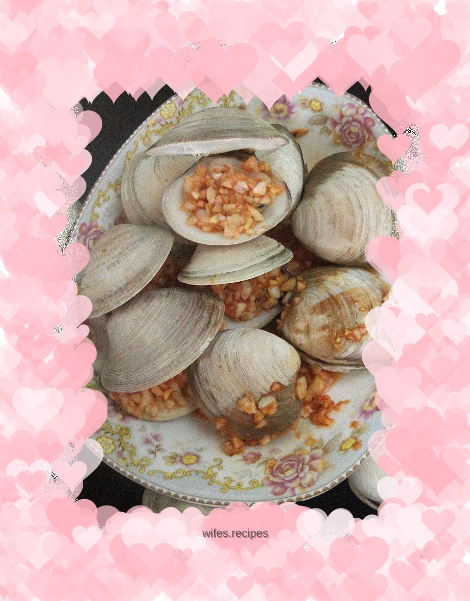 Steamed/steamed large white clams with chili and garlic paste