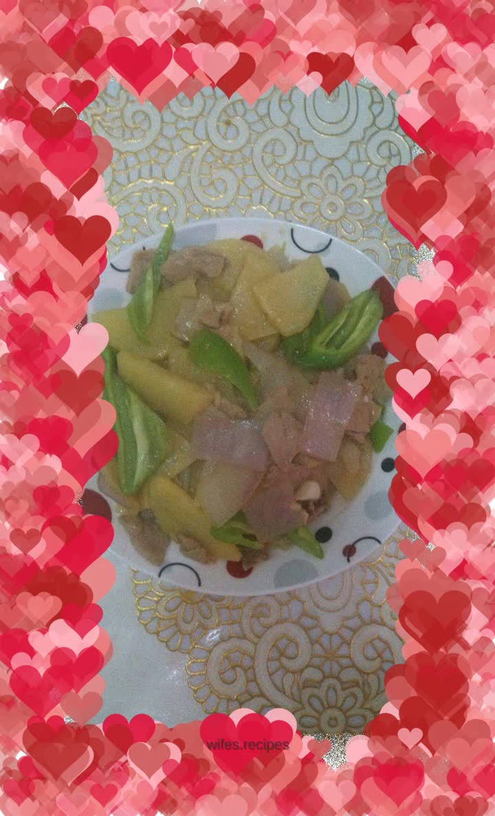 Fried potato slices and onions