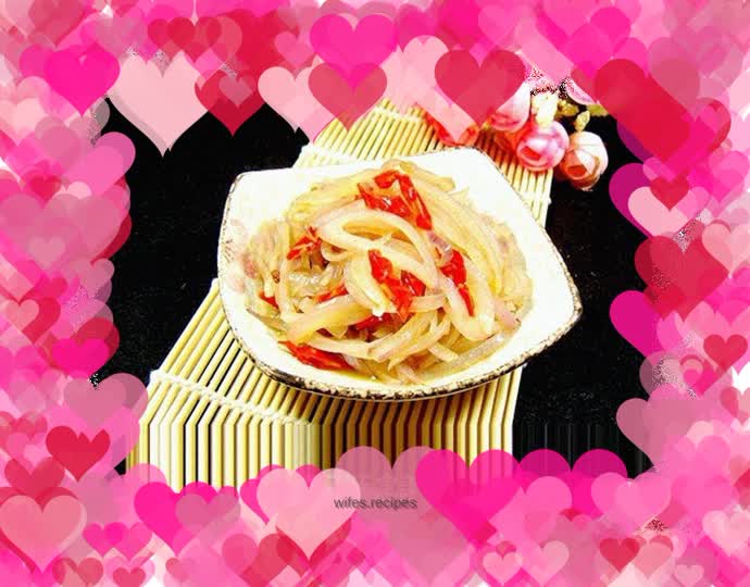 Stir-fried shredded onions with beautiful peppers