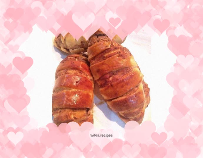 Caterpillar bean paste bread is simple and easy to make