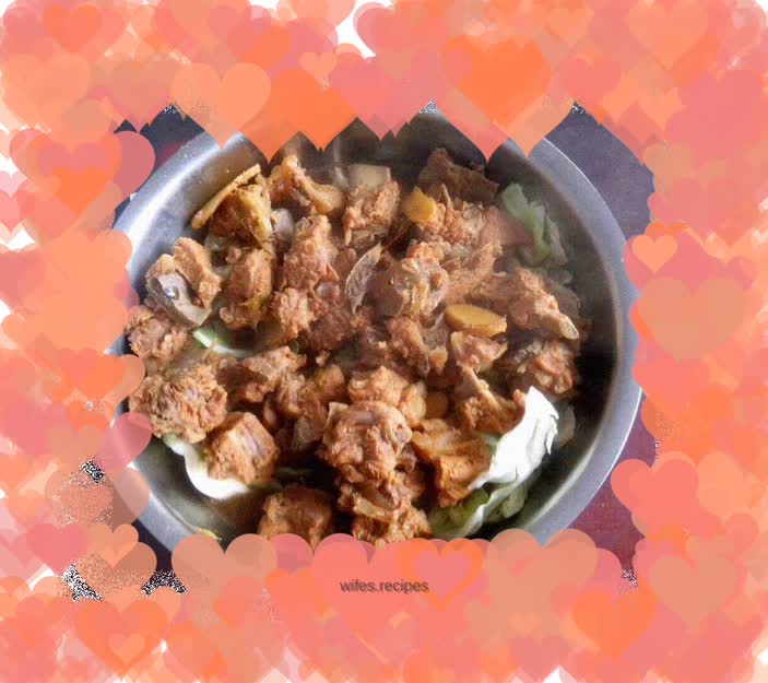 Sauce braised pork ribs