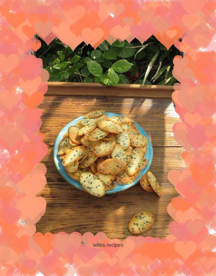 One piece after another, I can’t stop - black sesame protein crackers