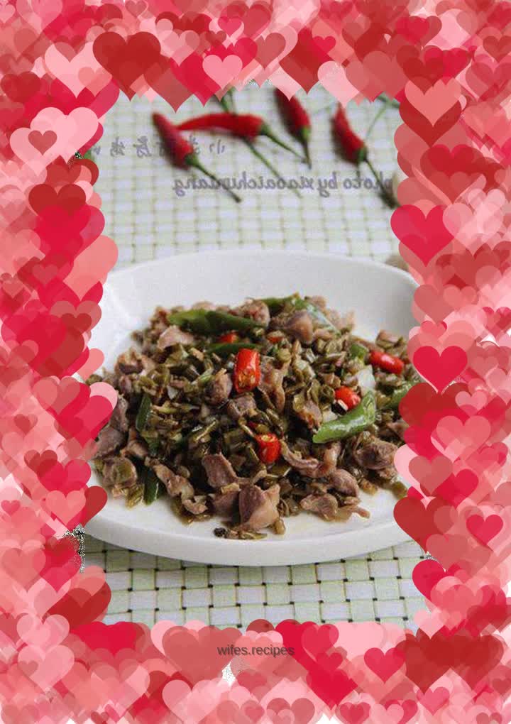 Stir-fried chicken gizzards with pickled beans