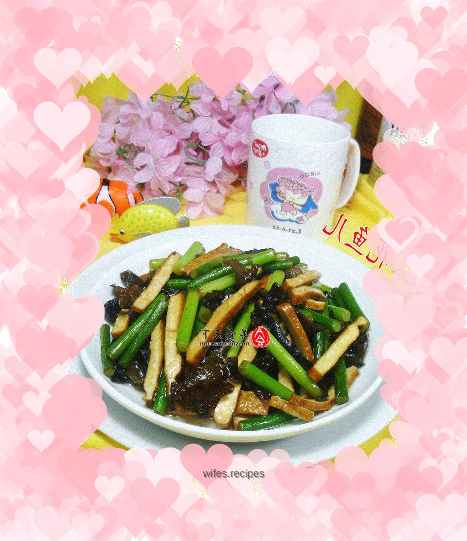 Stir-fried garlic sprouts with dried black fungus