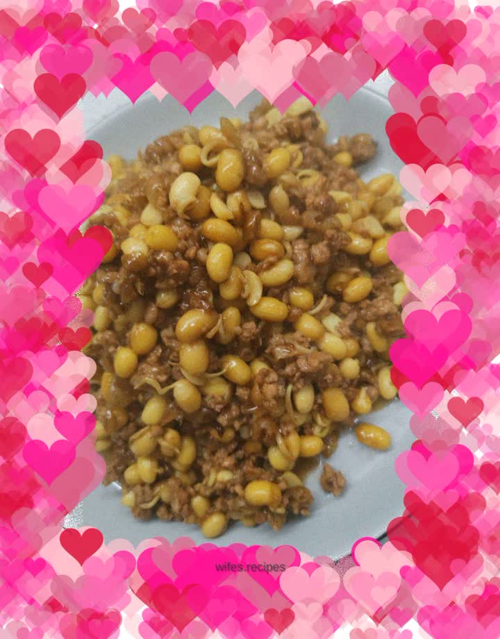 Stir-fried minced pork with soybean sprouts