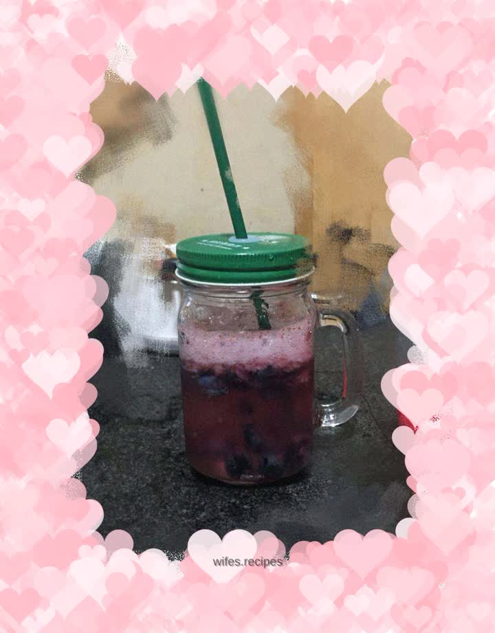 Blueberry sparkling water