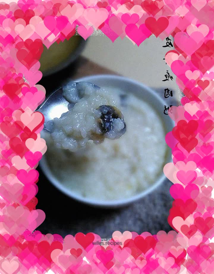 【Cantonese style preserved egg and lean meat porridge】