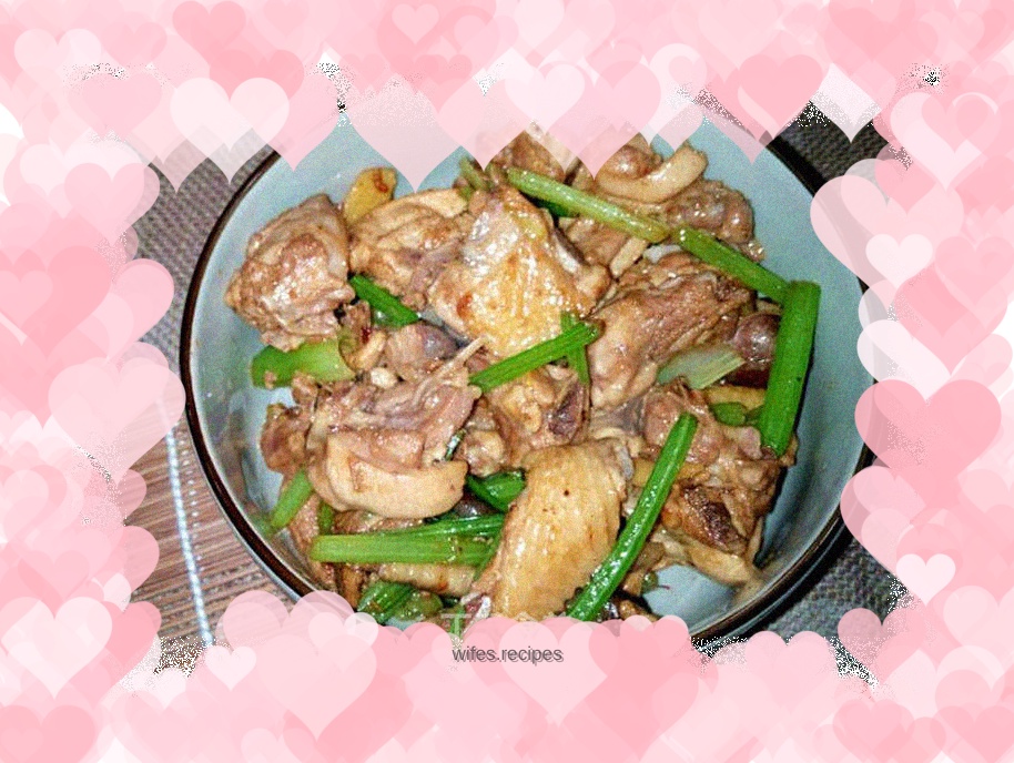 Stir-fried chicken with parsley