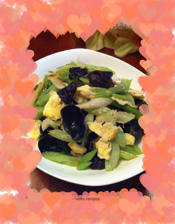 Stir-fried celery with eggs and fungus