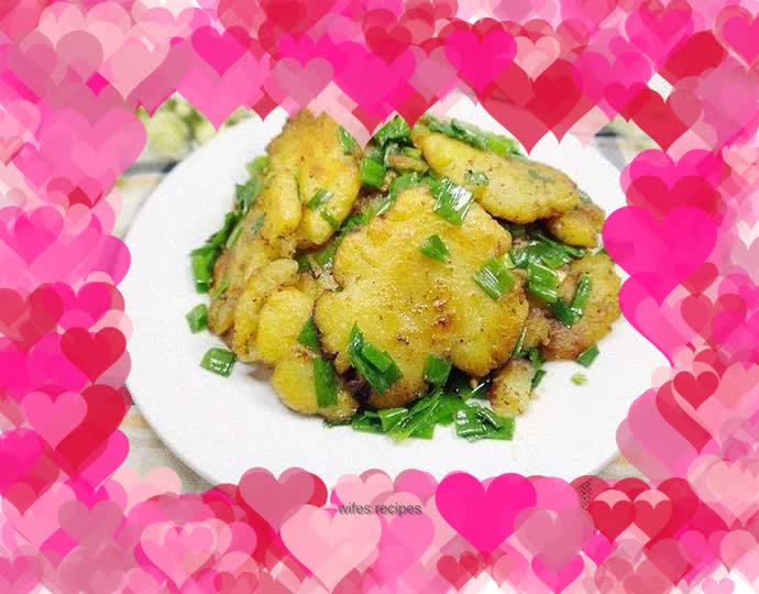 Fried potatoes with chives