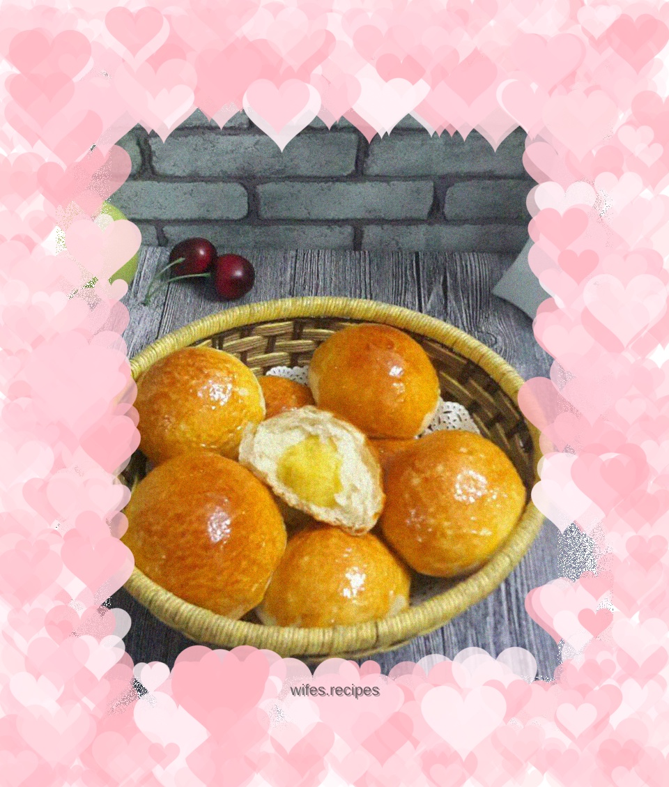 Custard bun