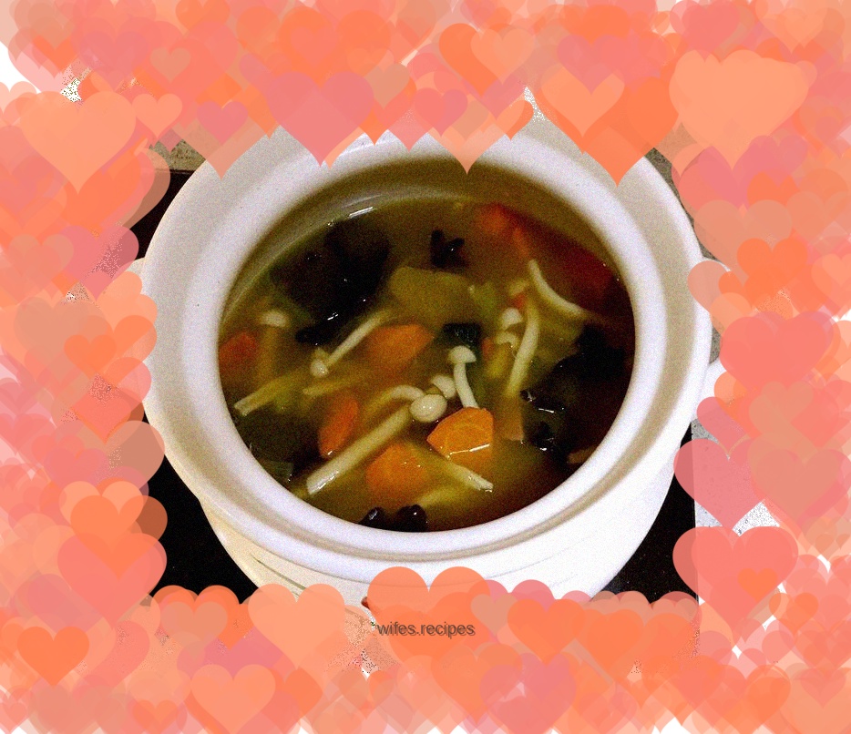 Hot and sour mushroom and vegetable soup