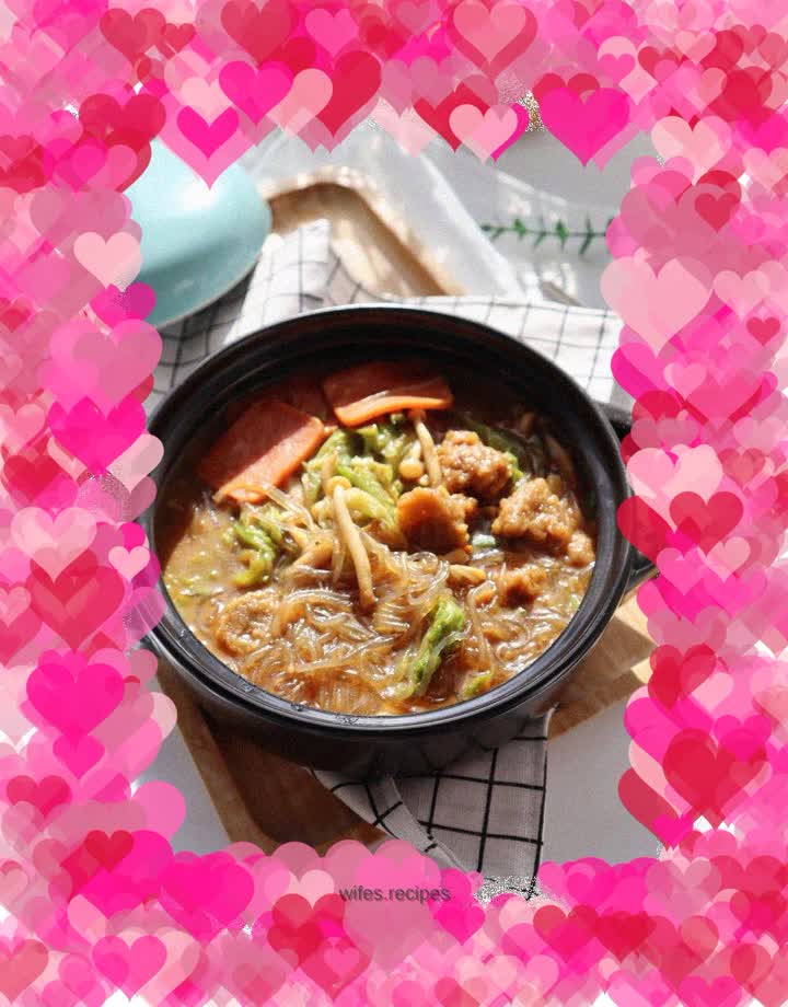 Delicious winter home-cooked cabbage and vermicelli stew