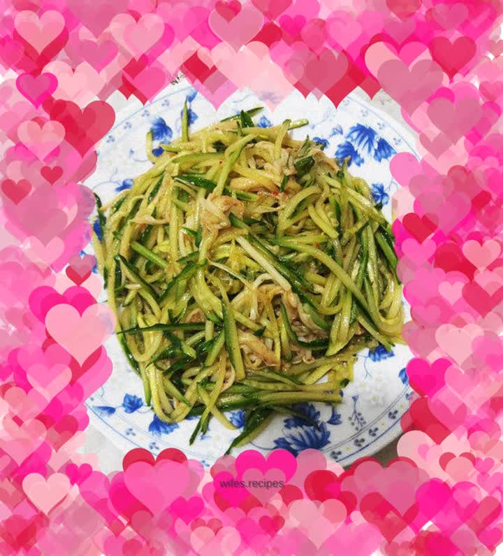 Flammulina enoki mushrooms mixed with cucumber - a refreshing cold dish that you will never get tired of eating