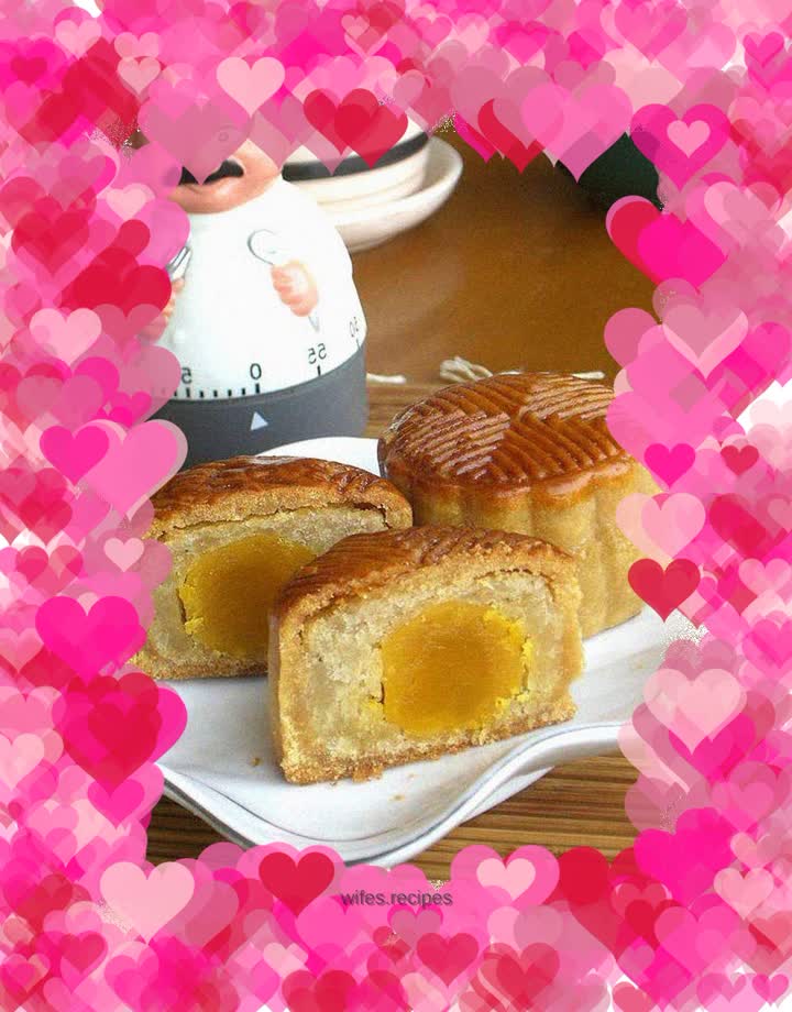 Lotus Paste and Egg Yolk Mooncake